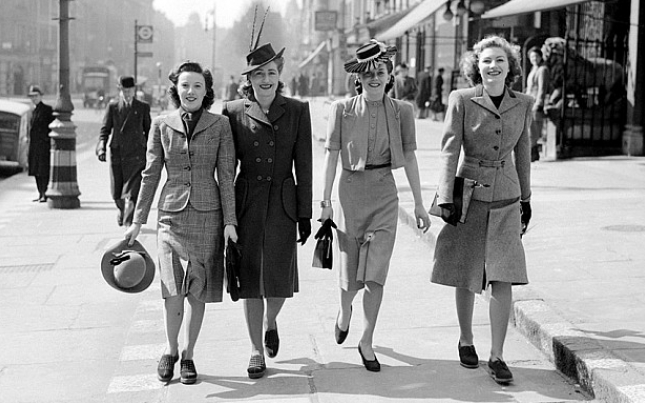 แฟชั่นเสื้อผ้าผู้หญิงในช่วงยุค 1950
