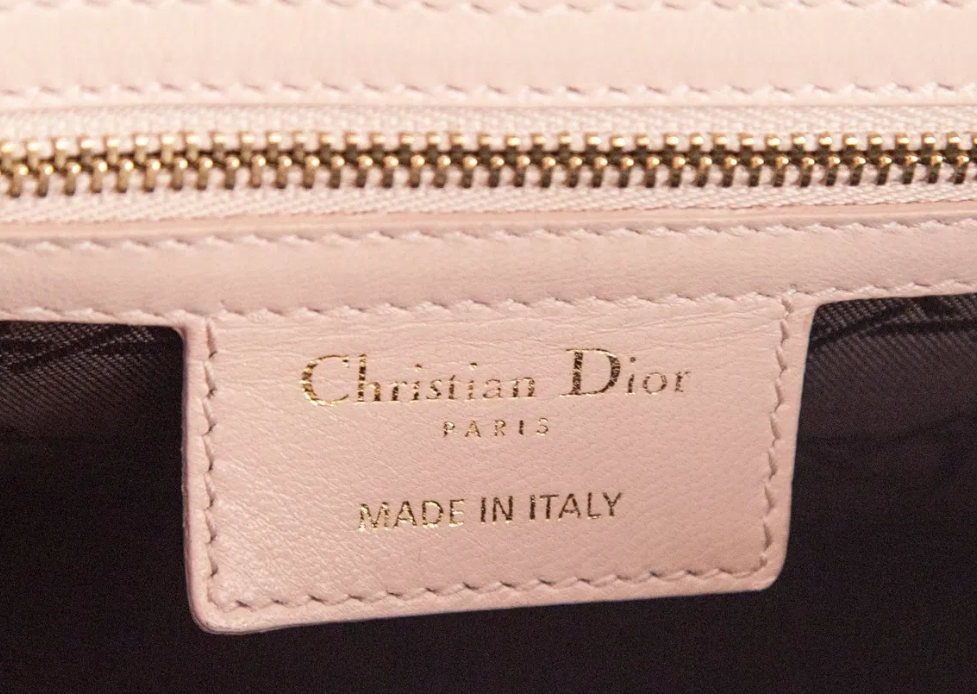 ตรวจสอบ Dior ของแท้-Leather label tag and Heat Stamp-วิธีตรวจสอบกระเป๋า-วิธีตรวจสอบกระเป๋า dior-how to verify dior bag-how to check dior bag authenticity-วิธีตรวจกระเป๋า dior