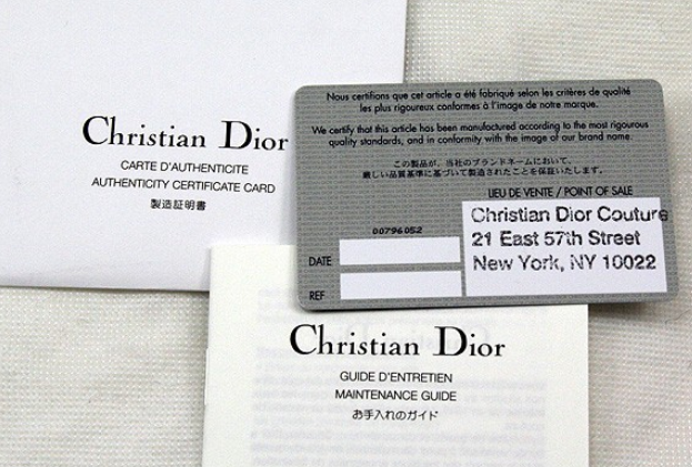 Authenticity Card-ตรวจสอบ Dior ของแท้-Charms and Logo Tag-วิธีตรวจสอบกระเป๋า-วิธีตรวจสอบกระเป๋า dior-how to verify dior bag-how to check dior bag authenticity-วิธีตรวจกระเป๋า dior