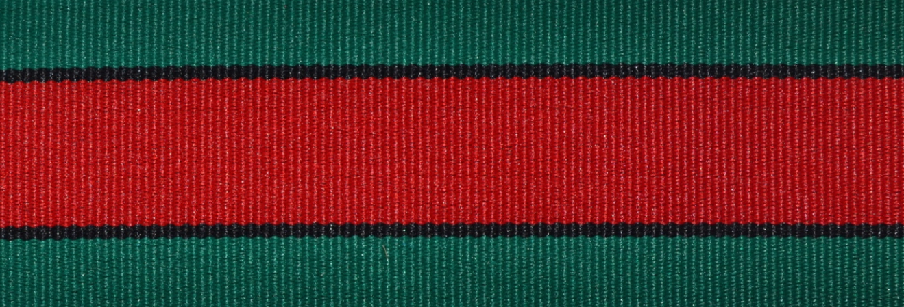 แถบผ้าทอสีแดงและสีเขียวที่เป็นเอกลักษณ์