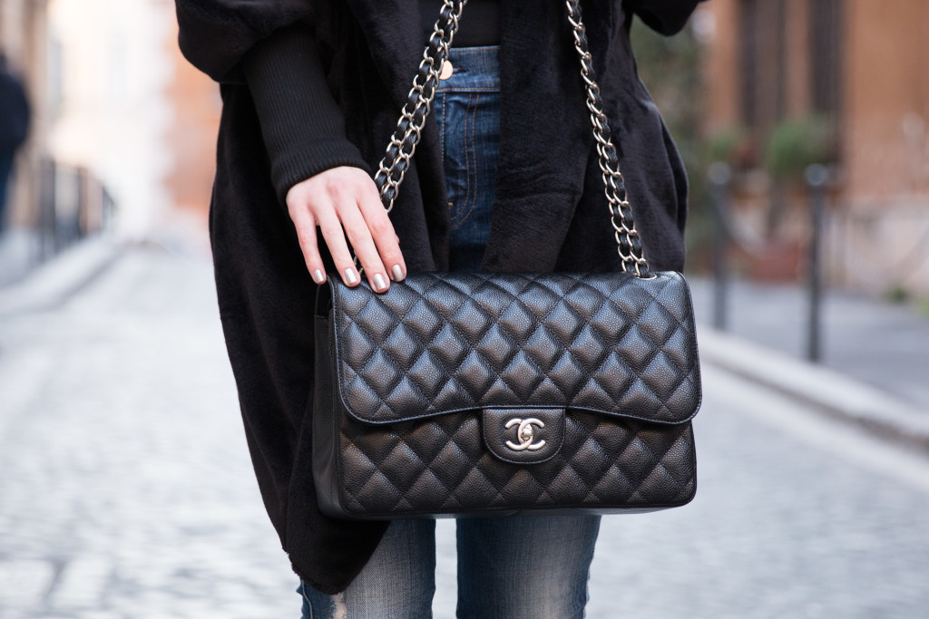 กระเป๋าน่าลงทุน - Chanel Classic Flap Bag