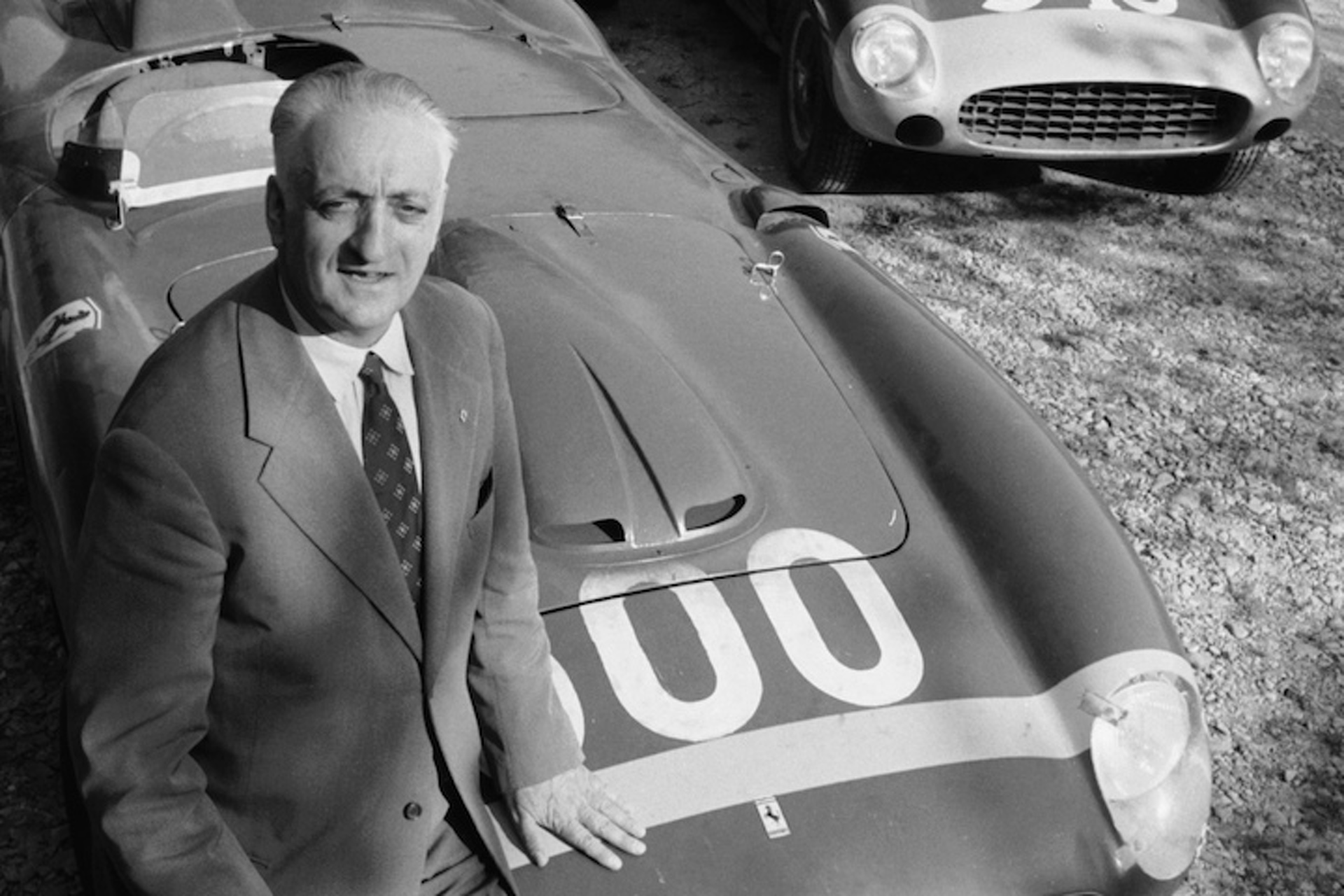 เปิดประวัติ Ferrari ที่มาของคำว่า ม้าลำพอง เอ็นโซ เฟอร์รารี (Enzo Ferrari)