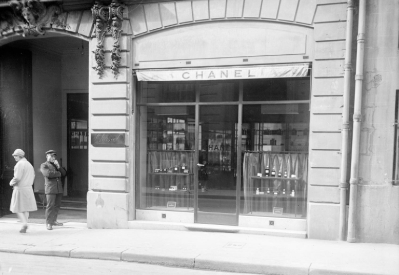 The CHANEL boutique, 31 rue Cambon by Thérèse Bonney, 1929